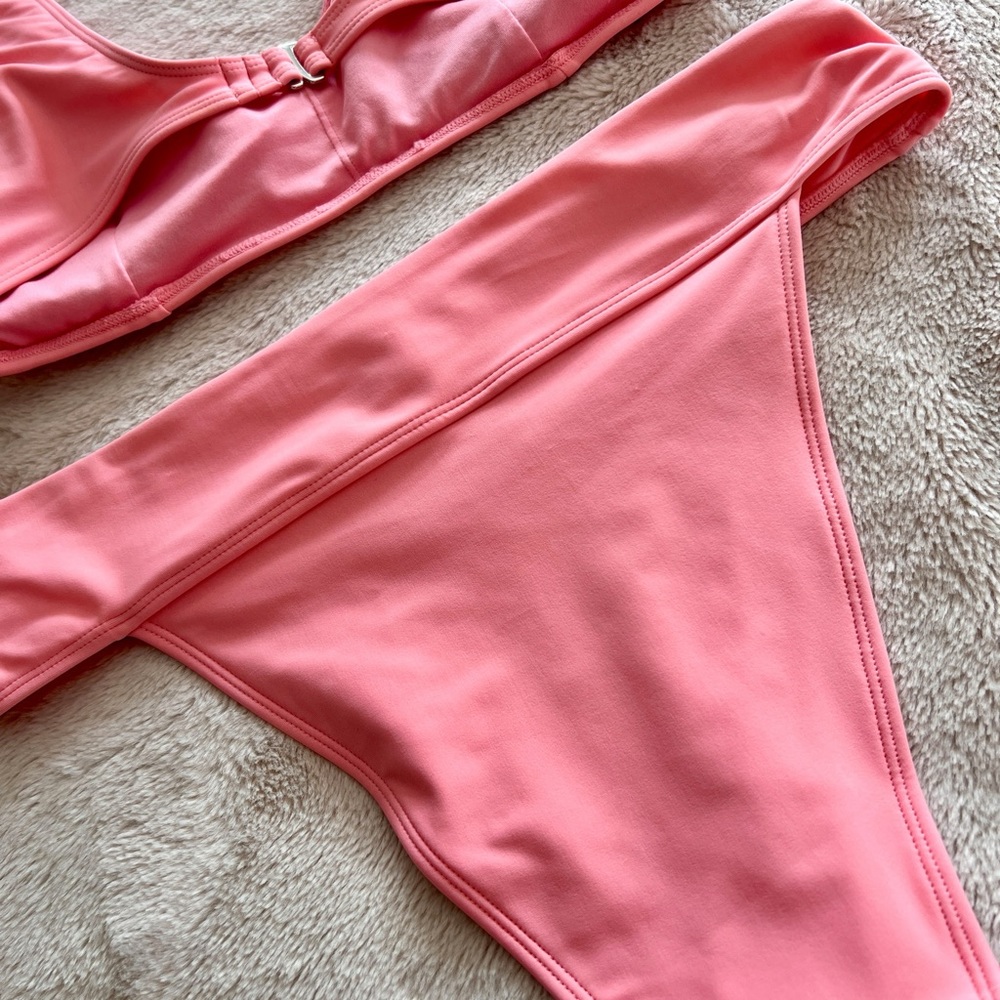 Bikini - Picture 5 of 6
